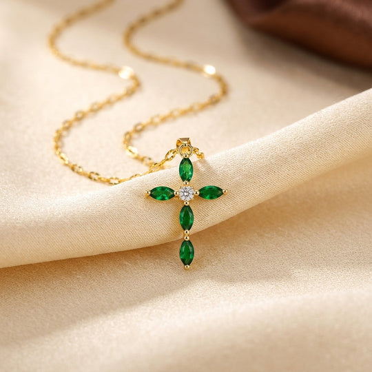 Collier Croix Marquise en Or et Émeraude