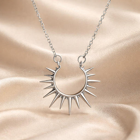 Pendentif en forme de tournesol en or blanc avec collier