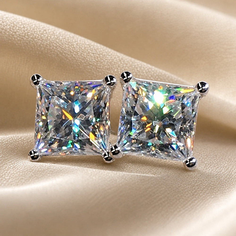 Boucles d'oreilles scintillantes en or blanc avec zirconia
