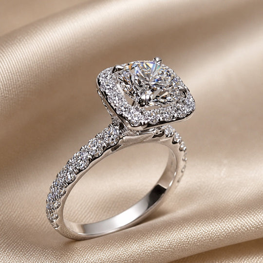 Bague en or blanc avec pierre zirconia incrustée