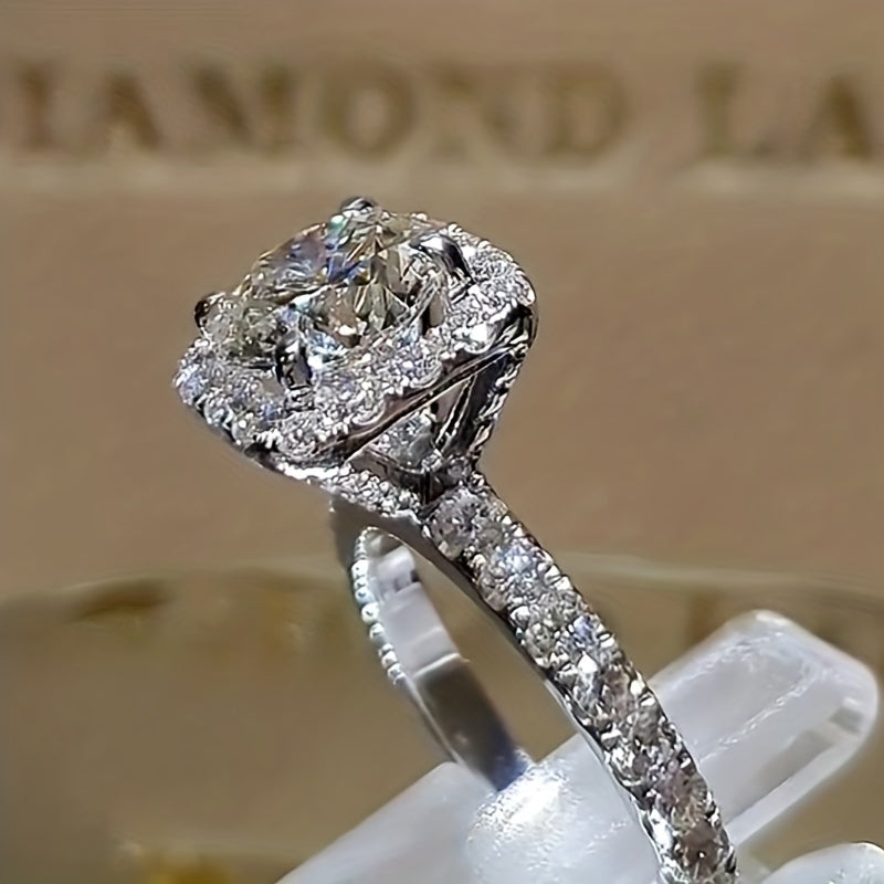 Bague en or blanc avec pierre zirconia incrustée