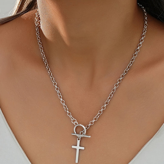 Collier à la Mode avec Fermoir Toggle en Or Blanc et Pendentif en Croix