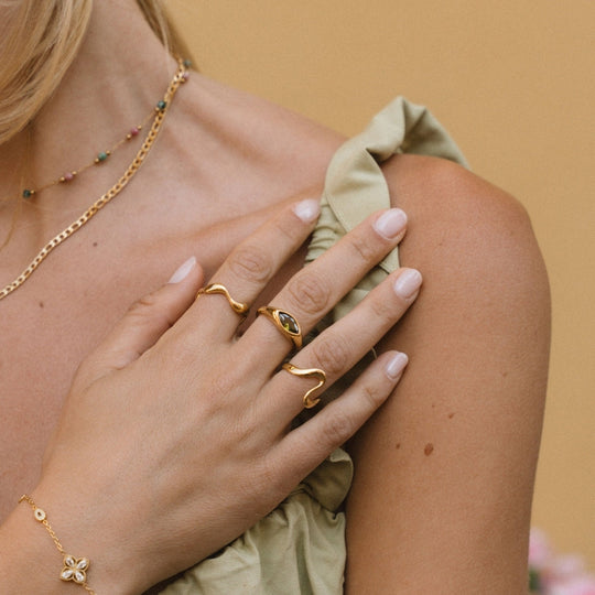 Bague vague en or 18K