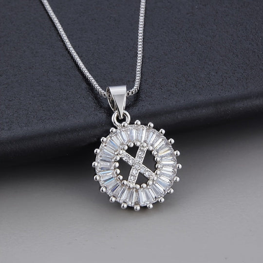 Collier en or blanc avec initiale "Z" et zirconiums