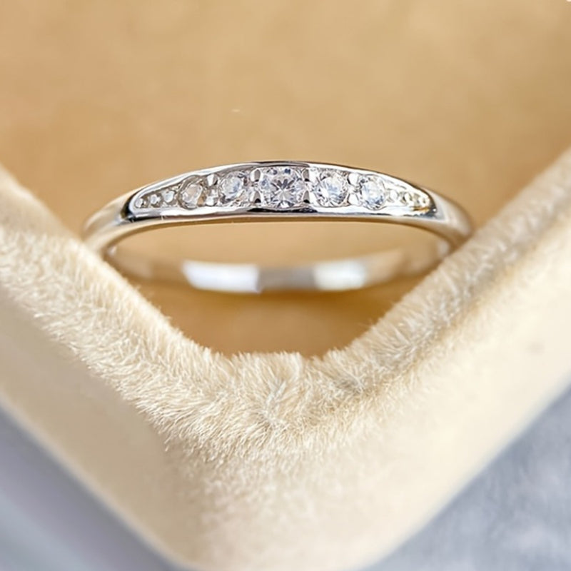 Bague en or blanc avec zircons micro-pavé