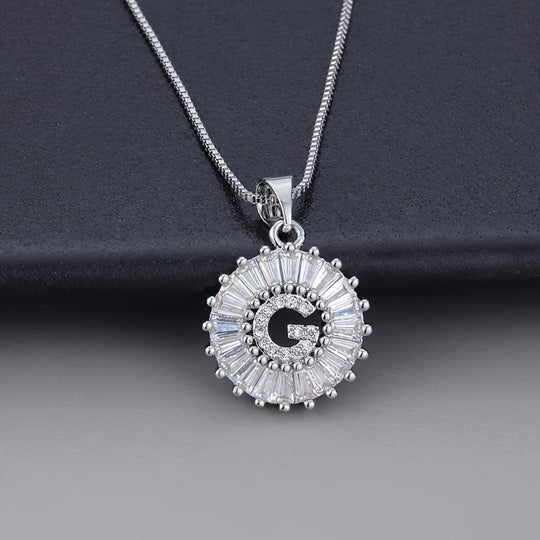 Collier en or blanc avec initiale "Z" et zirconiums