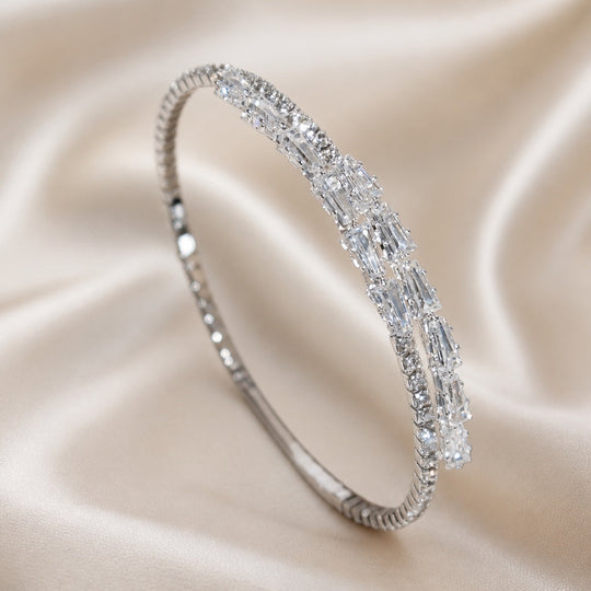 Bracelet élégant en or blanc avec zircon cubique