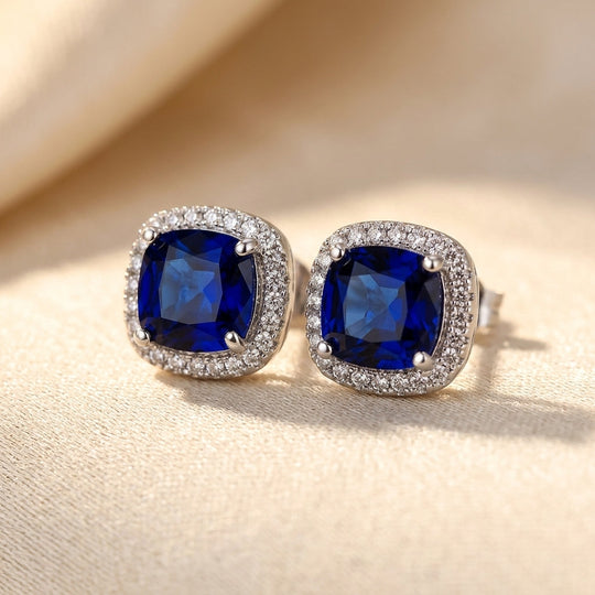 Boucles d'oreilles puces en saphir argenté