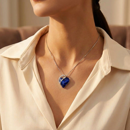 Collier en cœur en saphir argenté