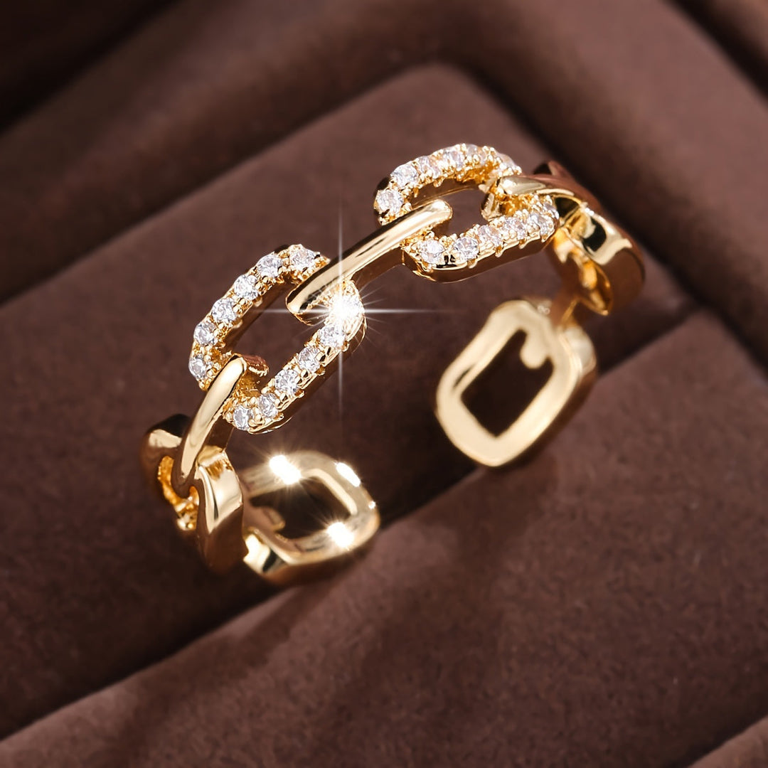 Bague en or blanc avec zircon cubique scintillant