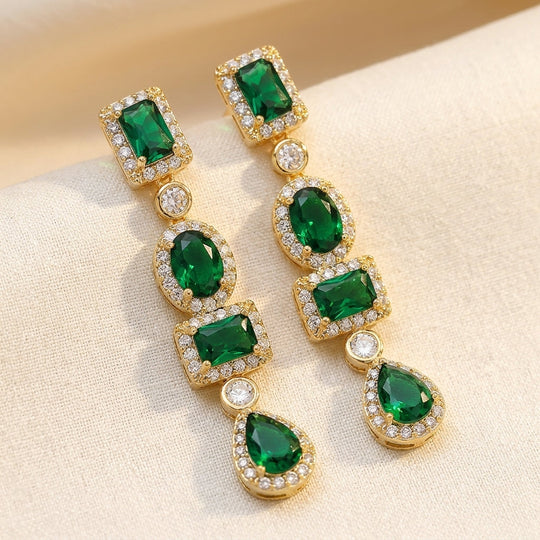 Boucles d'oreilles pendantes multi-formes en or et émeraude