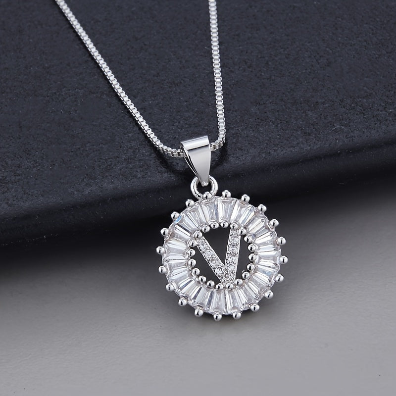 Collier en or blanc avec initiale "Z" et zirconiums
