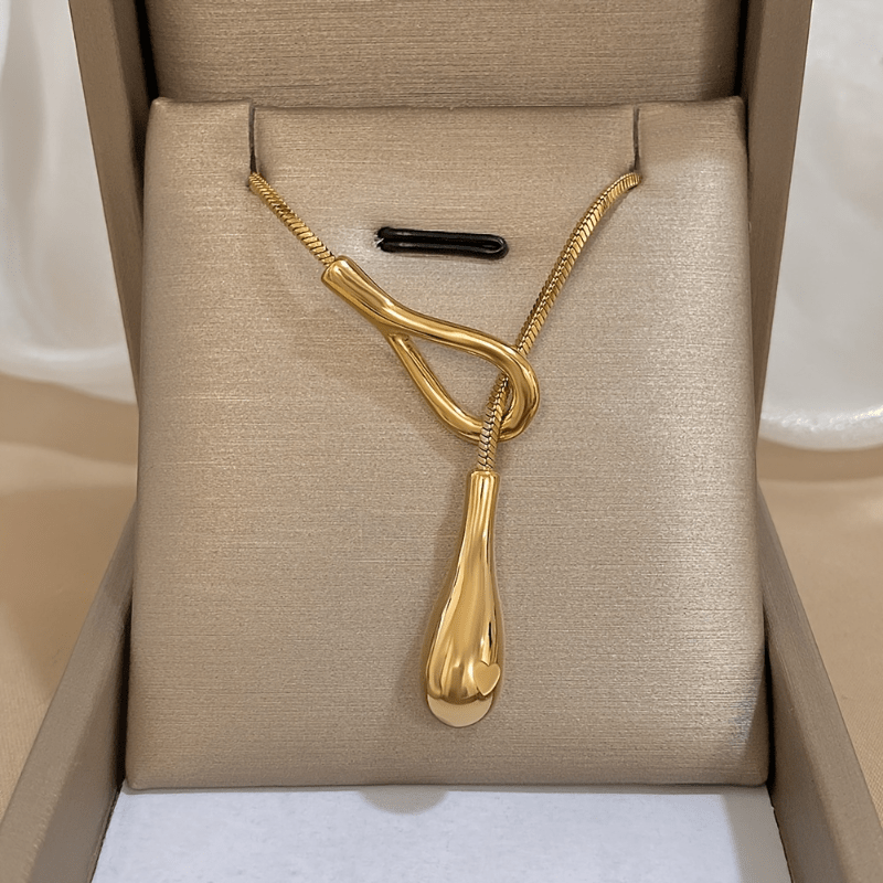 Collier vintage en or blanc avec pendentif en forme de goutte