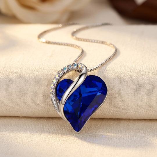 Collier en cœur en saphir argenté