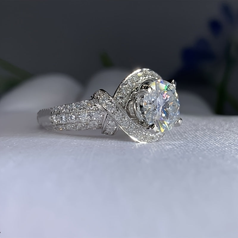 Bague en Or Blanc avec Moissanite et Bandeau Divisé
