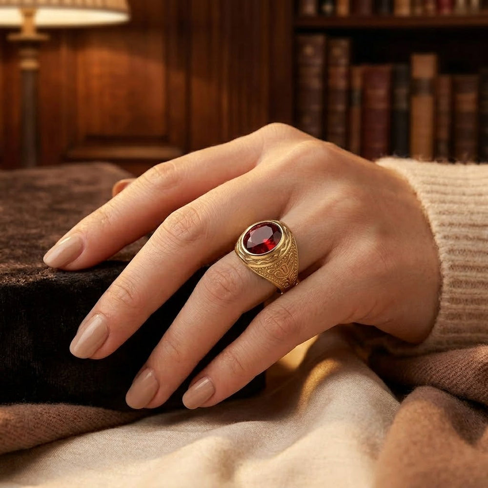 Bague en or avec gravure en rubis