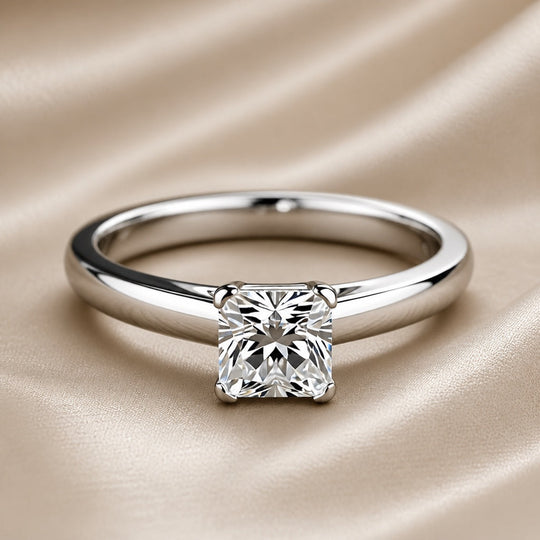 Bague carrée en cristal et or blanc