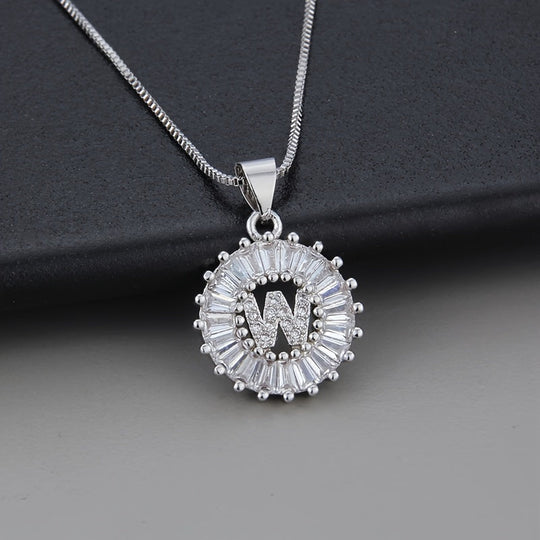 Collier en or blanc avec initiale "Z" et zirconiums