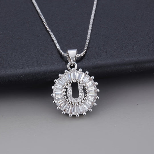 Collier en or blanc avec initiale "Z" et zirconiums