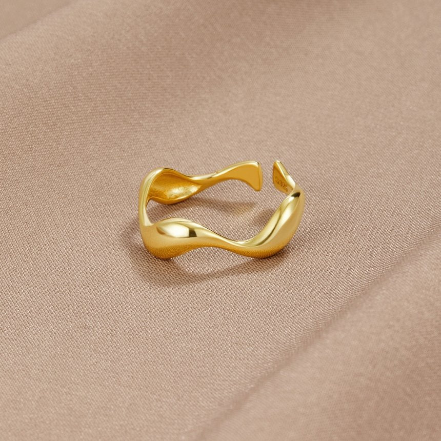 Bague vague en or 18K