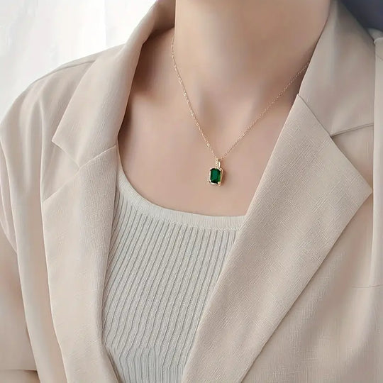 Collier Rectangulaire Halo en Or et Émeraude
