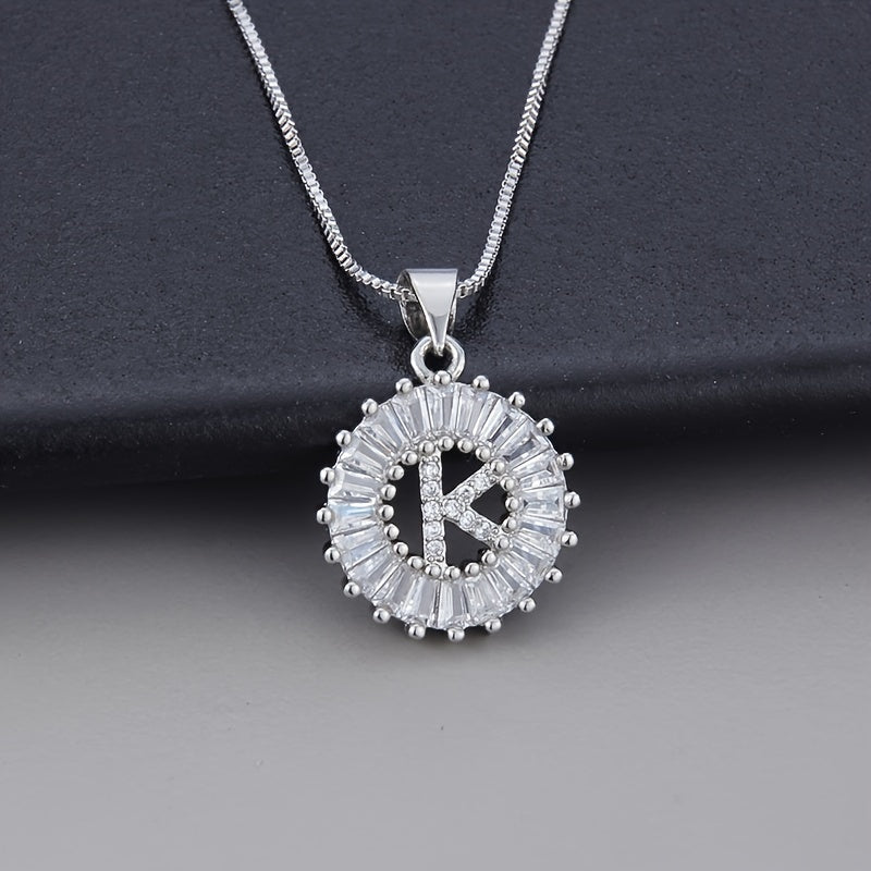Collier en or blanc avec initiale "Z" et zirconiums