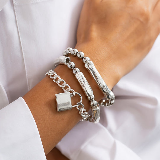 Collection de Bracelets avec Perles en Or Blanc et Fermeture Style Punk