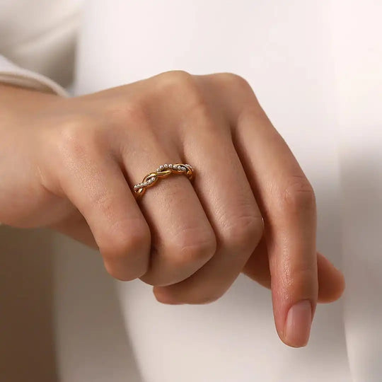 Bague Empilable en Perles Tordues en Or Dainty