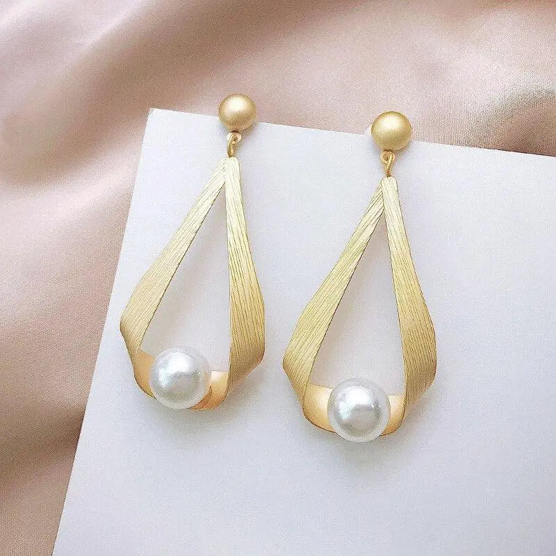 Boucles d'oreilles avec des cristaux et des perles rondes