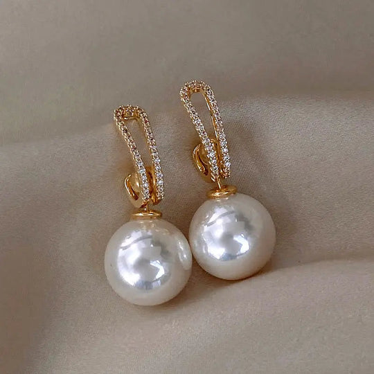 Boucles d'oreilles élégantes avec perles et zirconium