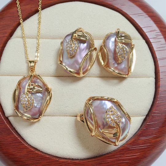 Collier complet + Boucles d'oreilles en perles d'eau douce dorées