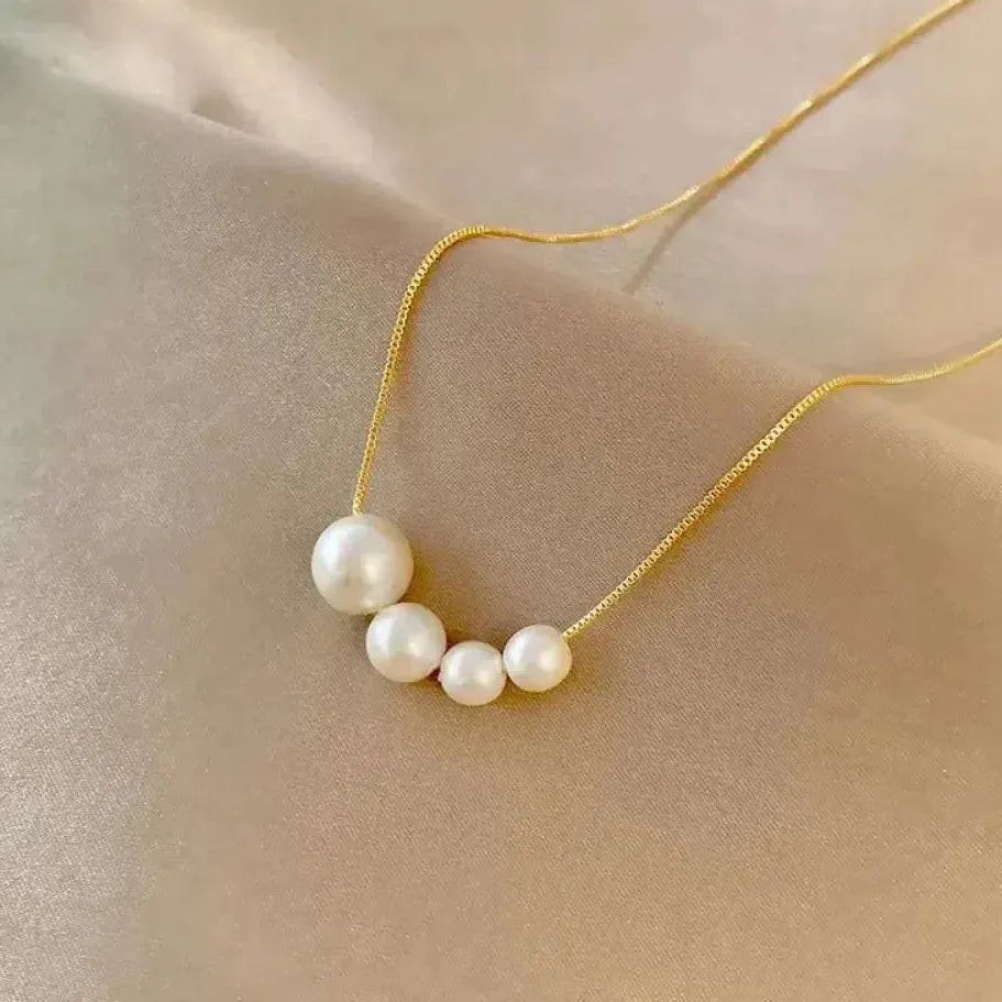Collier en or avec de jolies perles