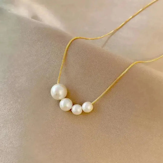 Collier en or avec de jolies perles