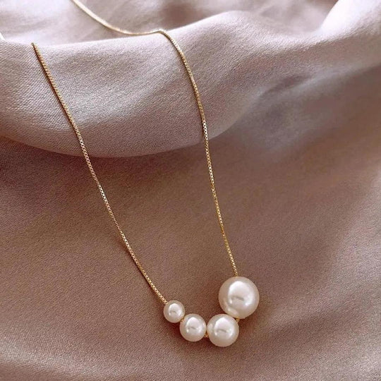 Collier en or avec de jolies perles