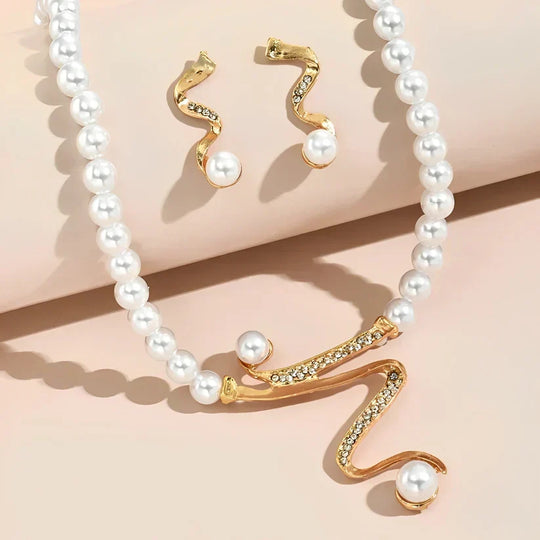 Ensemble cadeau en perles naturelles : collier et boucles d'oreilles