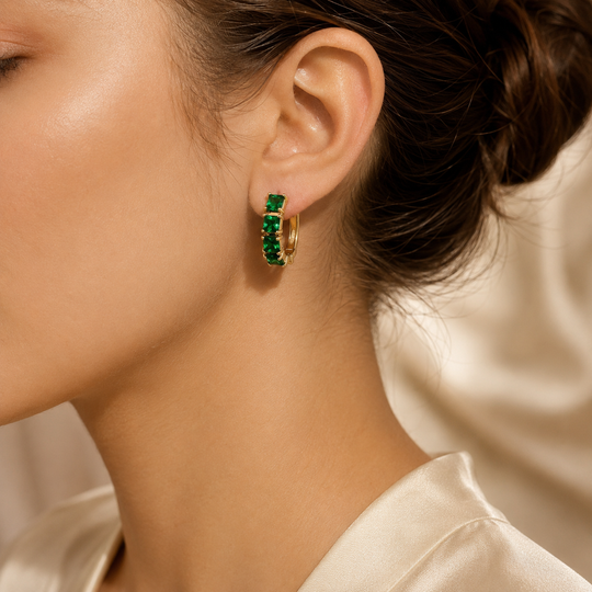 Boucles d'oreilles créoles épaisses en or et émeraude