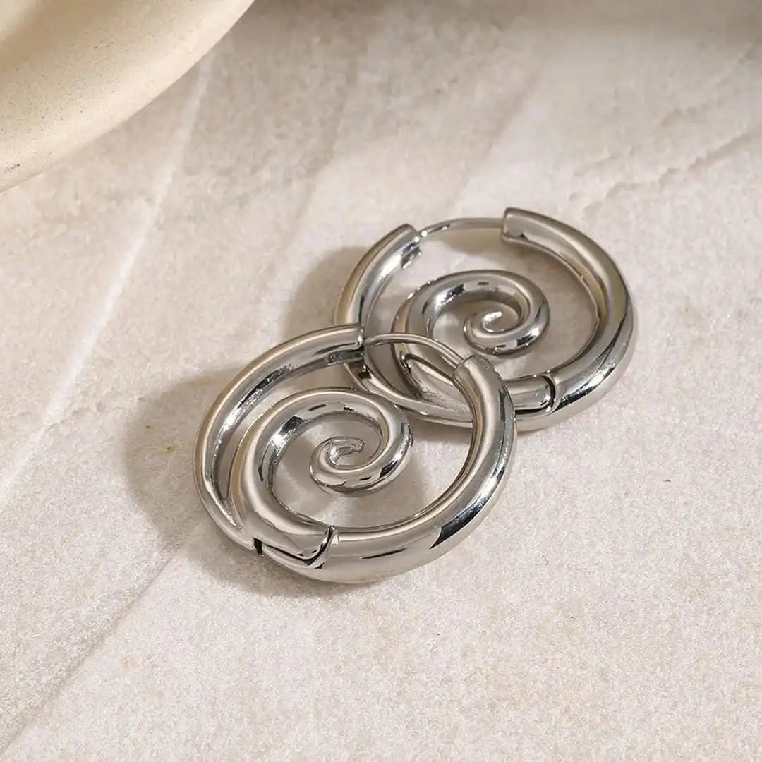 Boucles d'oreilles en spirale dorées intemporelles