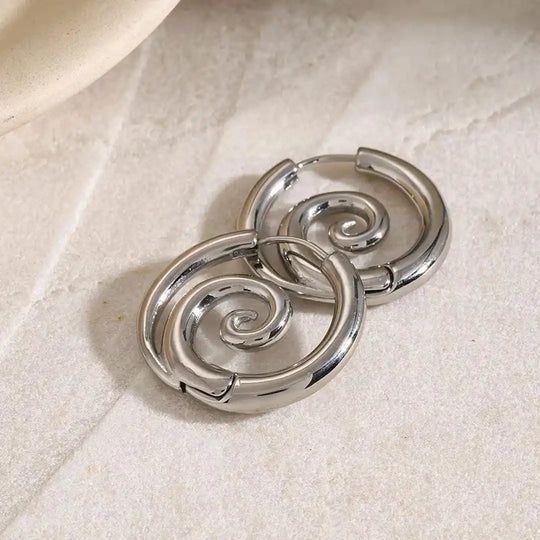Boucles d'oreilles en spirale dorées intemporelles