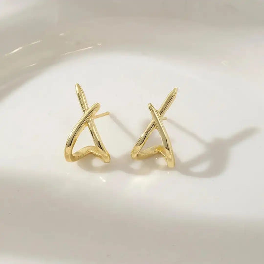 Boucles d'oreilles en croix dorées intemporelles