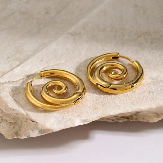 Boucles d'oreilles en spirale dorées intemporelles