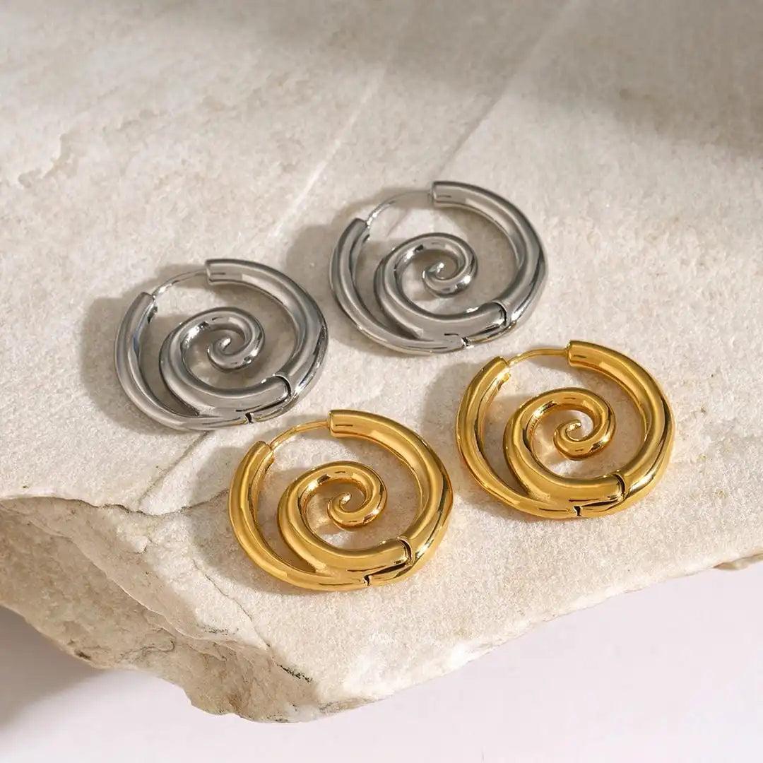 Boucles d'oreilles en spirale dorées intemporelles