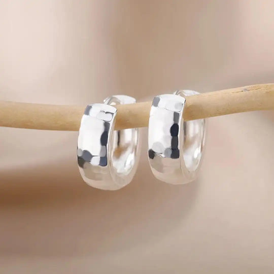 Boucles d'oreilles créoles en or sculpté intemporel