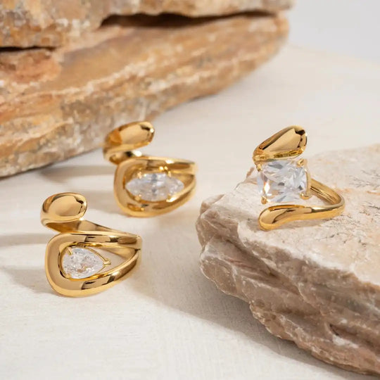 Bague en Zirconia en Forme de Goutte d'Eau en Or Éternel