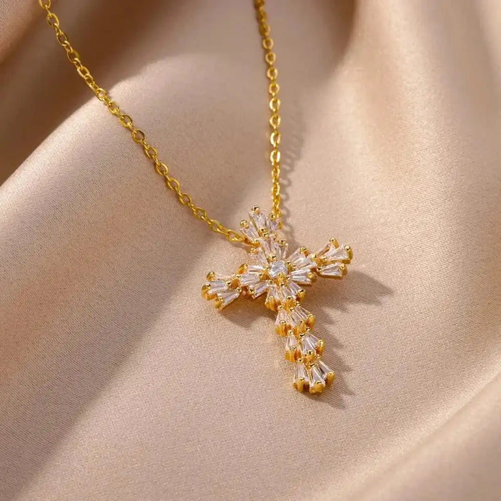 Collier Croix en Zirconium Argenté Intemporel