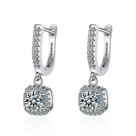 Boucles d'oreilles en or blanc classique avec pierre
