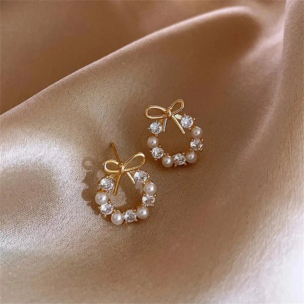 Boucles d'oreilles clous en perles en forme de nœud