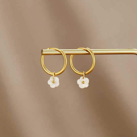 Boucles d'oreilles créoles en coquillage blanc