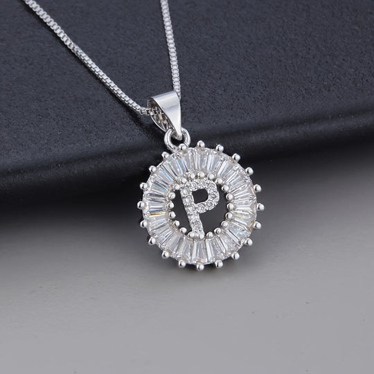 Collier en or blanc avec initiale "Z" et zirconiums