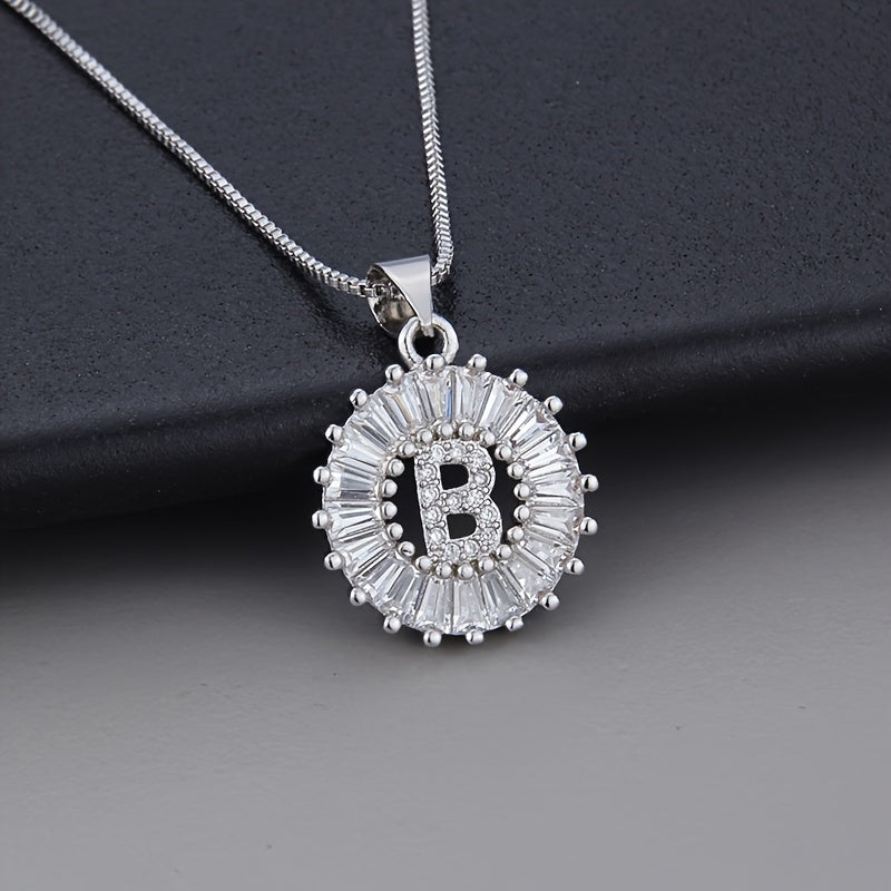 Collier en or blanc avec initiale "Z" et zirconiums