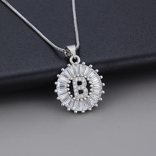 Collier en or blanc avec initiale "Z" et zirconiums